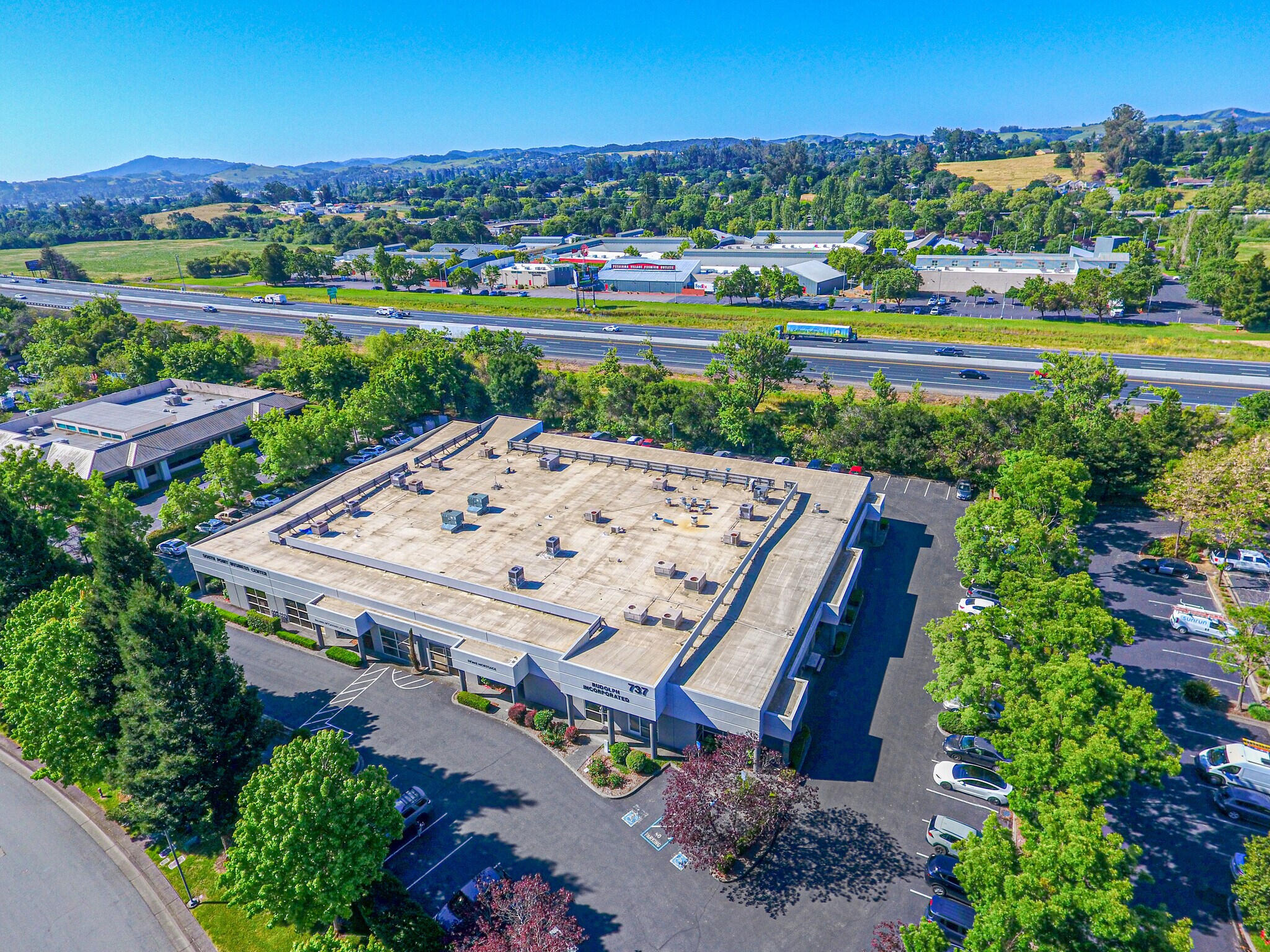 737 Southpoint Blvd, Petaluma, CA à vendre Photo principale- Image 1 de 9