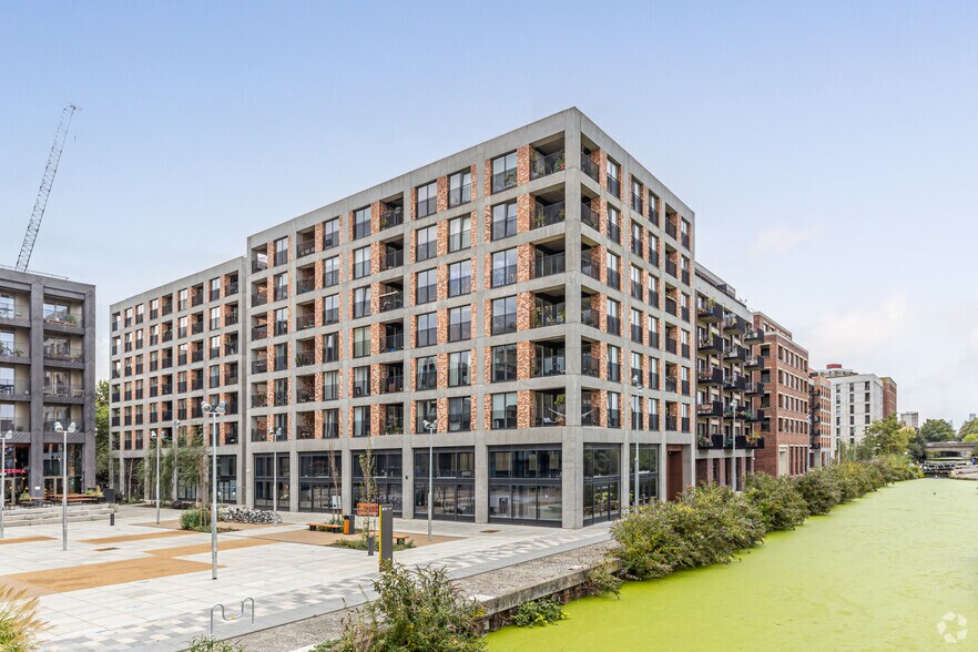 13 Rookwood Way, Londres à louer - Photo du bâtiment - Image 2 de 17