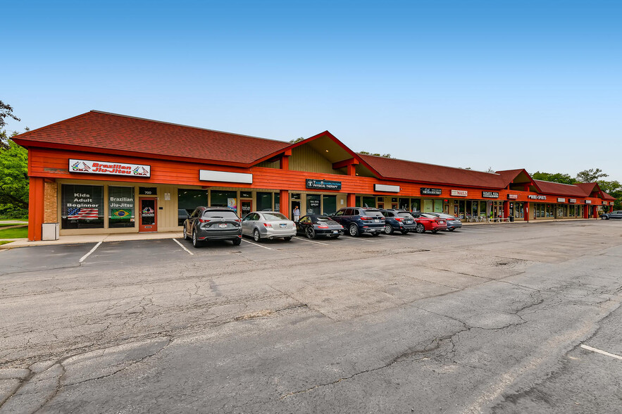 700-730 S Northwest Hwy, Barrington, IL for lease - Building Photo - Image 1 of 21