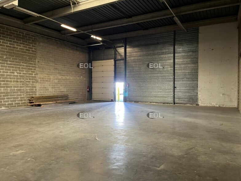 Flex in Gennevilliers for lease - Building Photo - Image 3 of 12