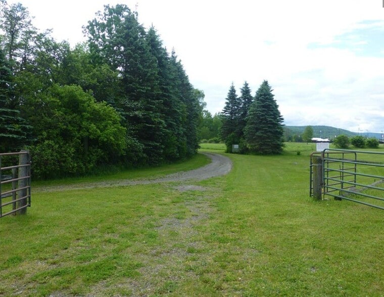 12 Commons Dr, Cooperstown, NY for sale - Primary Photo - Image 1 of 1
