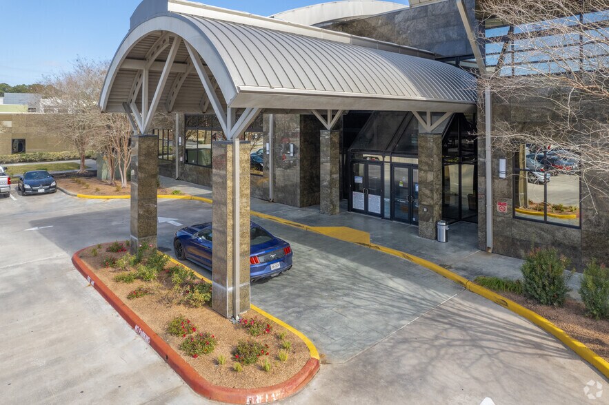 22710 Professional Dr, Kingwood, TX à louer - Photo du bâtiment - Image 3 de 4