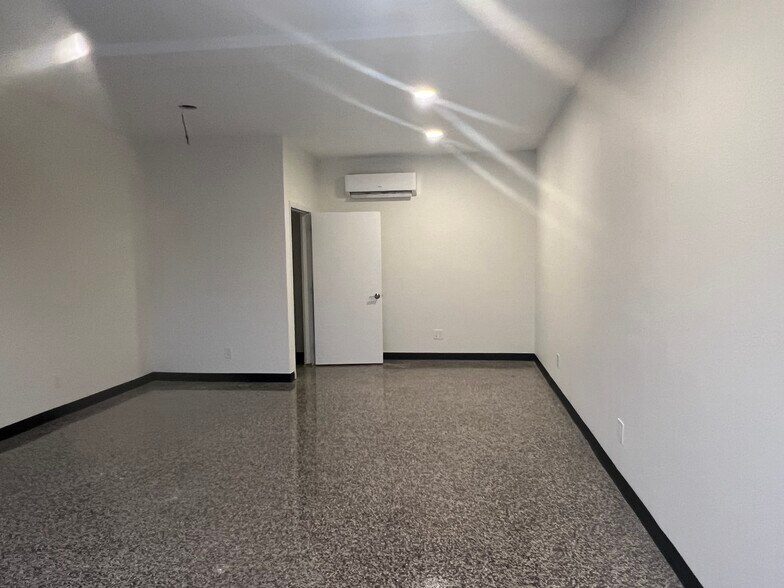 923 49th St S, Gulfport, FL à louer - Photo intérieure - Image 3 de 8