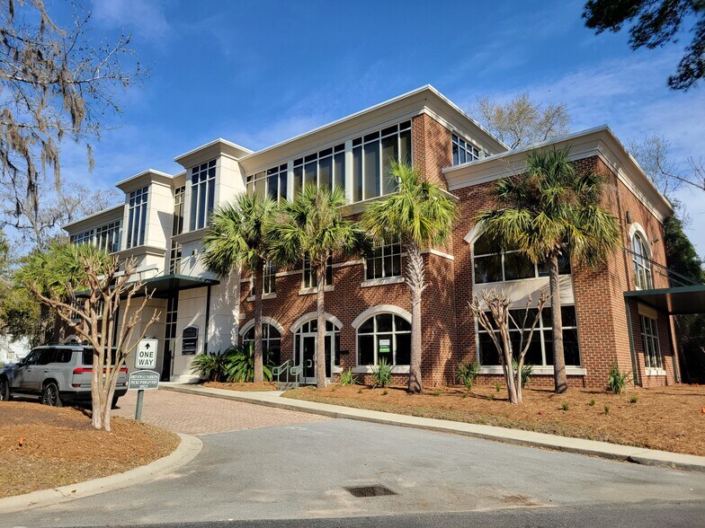 27 Towne Dr, Bluffton, SC à louer - Photo du bâtiment - Image 1 de 13