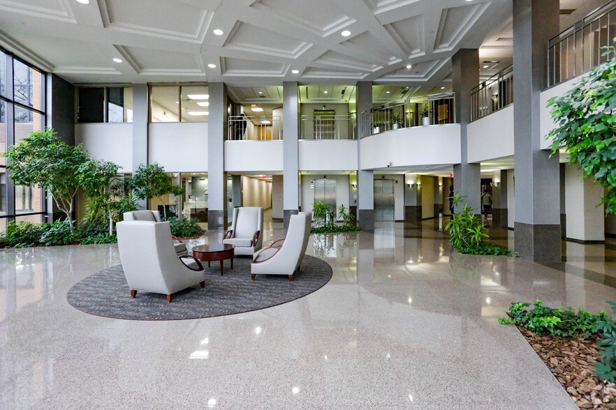 26200 Town Center Dr, Novi, MI à louer - Photo intérieure - Image 1 de 7