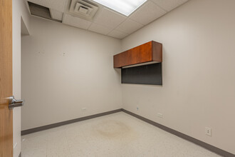 16532 Oak Park Ave, Tinley Park, IL for lease Interior Photo- Image 2 of 26