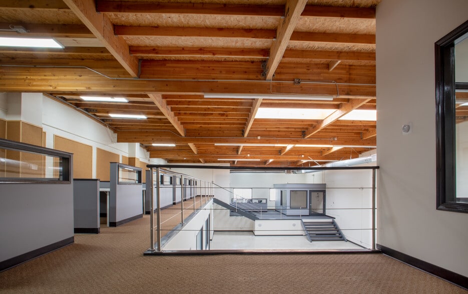 2229 Barry Ave, Los Angeles, CA for lease - Building Photo - Image 3 of 15