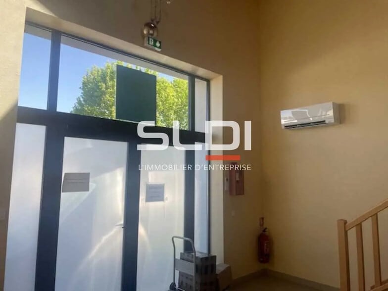 Office in Rillieux-la-Pape for lease - Interior Photo - Image 2 of 8