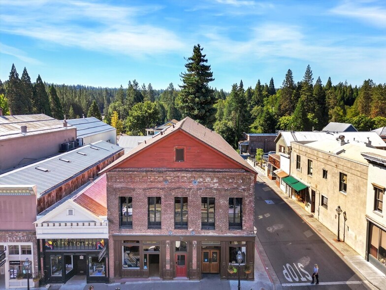 233 Broad St, Nevada City, CA à vendre - Photo du bâtiment - Image 2 de 106