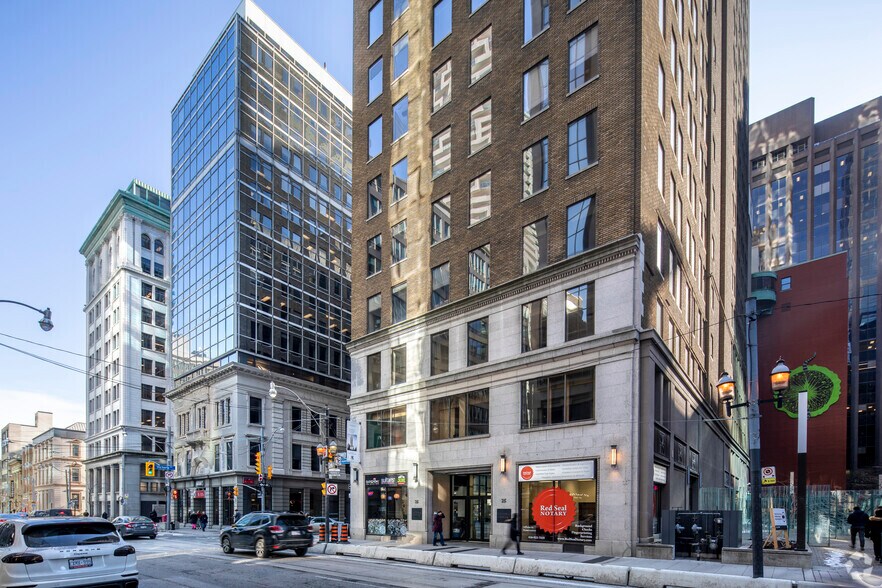 25 Adelaide St E, Toronto, ON à louer - Photo du bâtiment - Image 2 de 4