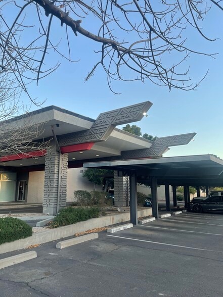 6125 E Indian School Rd, Scottsdale, AZ for lease - Building Photo - Image 3 of 4