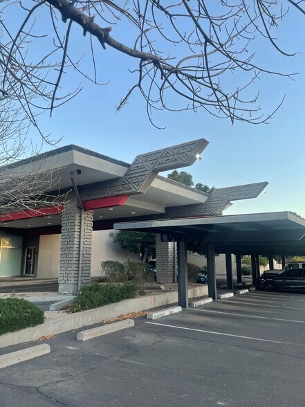 6125 E Indian School Rd, Scottsdale, AZ à louer - Photo du bâtiment - Image 3 de 4