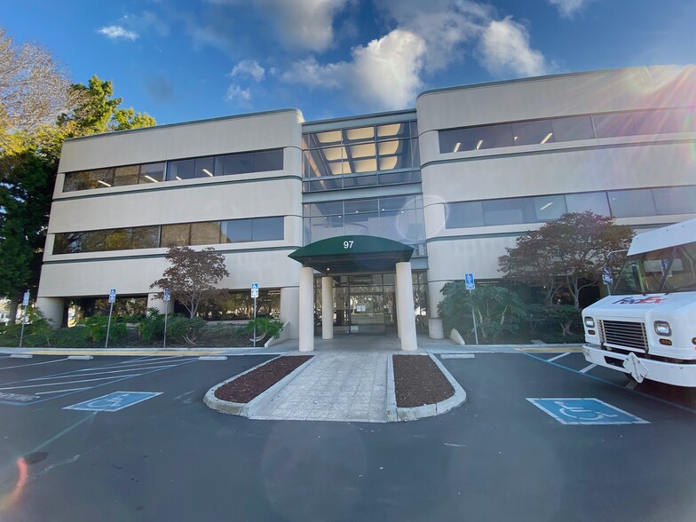 97 E Brokaw Rd, San Jose, CA à louer - Photo du bâtiment - Image 2 de 15