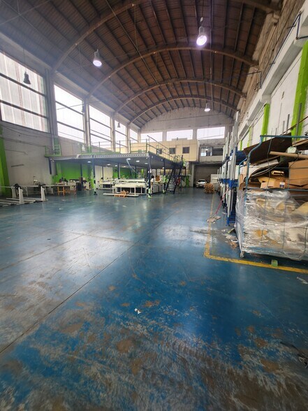 Industrial in L'Hospitalet de Llobregat, Barcelona for lease - Building Photo - Image 2 of 9