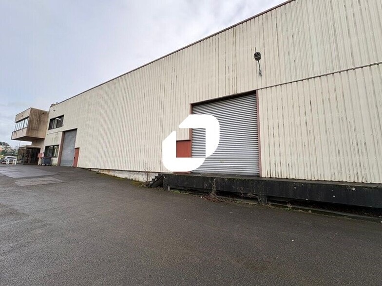 Flex in Orgeval for lease - Building Photo - Image 3 of 9