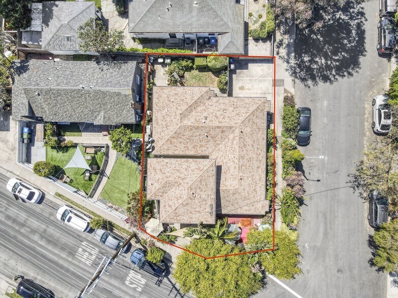 2045 Penmar Ave, Venice, CA à vendre - Photo du bâtiment - Image 2 de 35