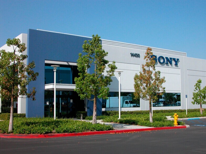 14440 Myford Rd, Irvine, CA à louer - Photo du bâtiment - Image 3 de 6