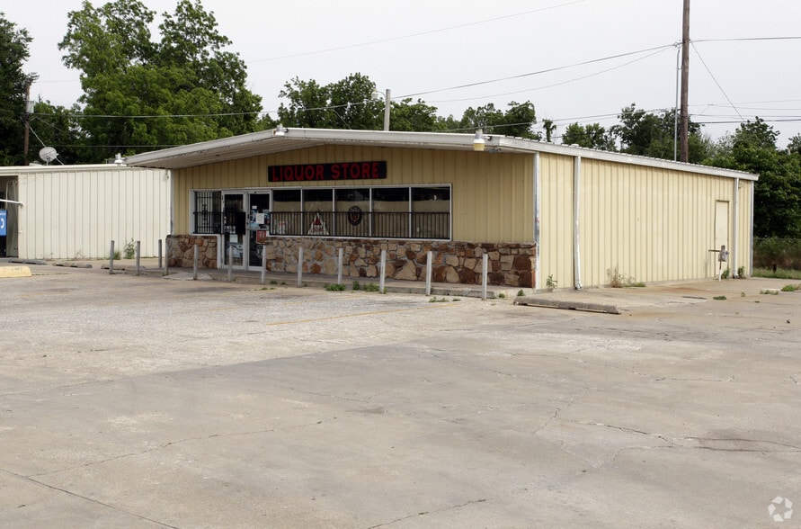 5920 Charles Page Blvd, Tulsa, OK for sale - Primary Photo - Image 1 of 2