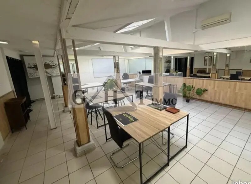 Office in Montreuil for sale - Interior Photo - Image 2 of 7