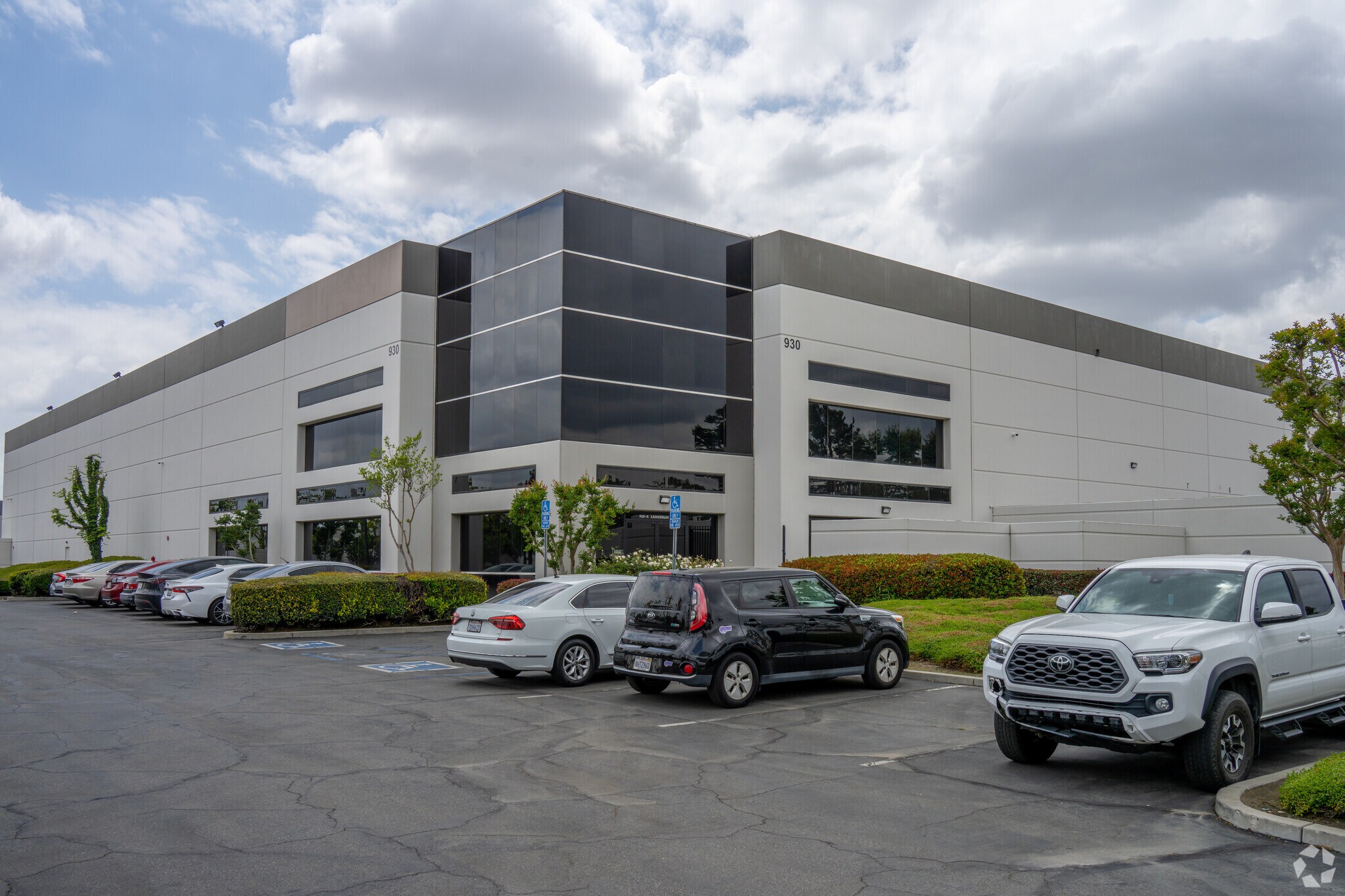 930 S Rockefeller Ave, Ontario, CA for lease Primary Photo- Image 1 of 15