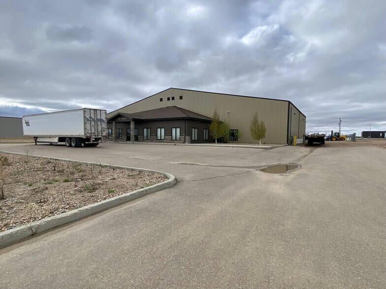 6847 66 St, Lloydminster, AB à louer - Photo du bâtiment - Image 2 de 17