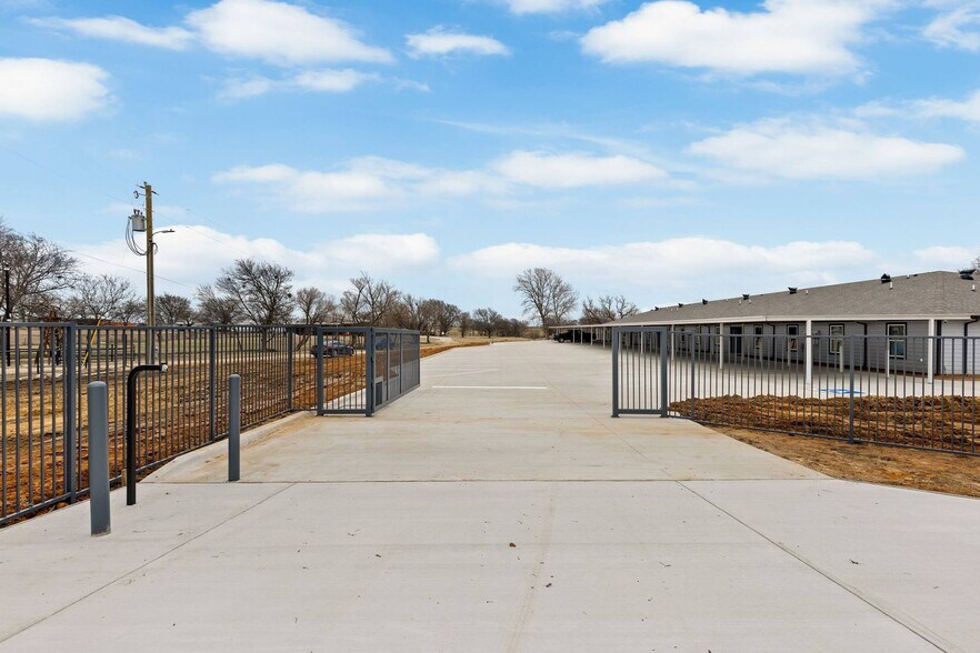 8092 County Road 604, Alvarado, TX à vendre - Photo du bâtiment - Image 3 de 21