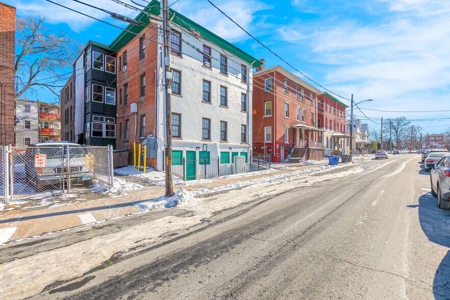 26-28 Lawrence St, Hartford, CT à vendre - Photo du bâtiment - Image 2 de 8