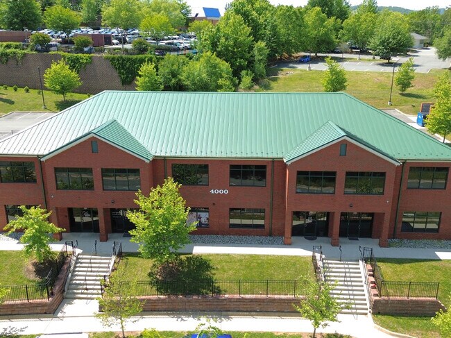 Plus de détails pour 4000 Olympia Cir, Charlottesville, VA - Bureau à louer