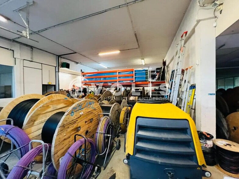 Flex in Fontenay-sous-Bois for lease - Interior Photo - Image 1 of 7