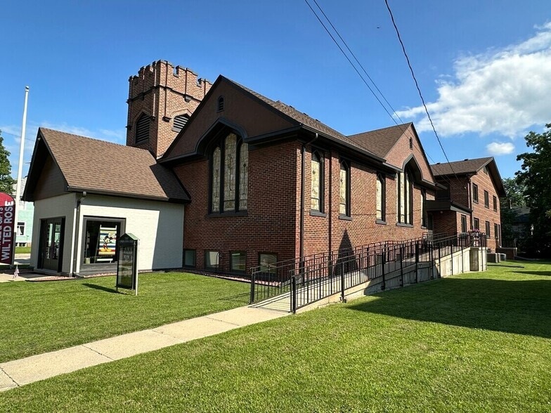 2931 Union St, East Troy, WI à louer - Photo du bâtiment - Image 1 de 7