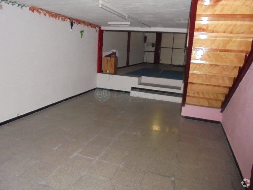 Retail in Segovia, Segovia for lease Interior Photo- Image 1 of 6