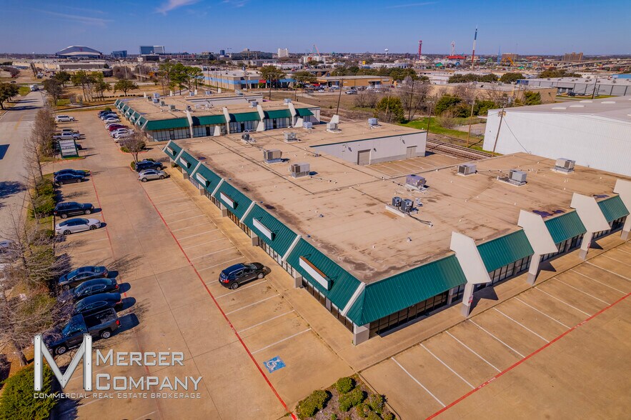 2837-2849 Galleria Dr, Arlington, TX à louer - Photo du bâtiment - Image 1 de 4