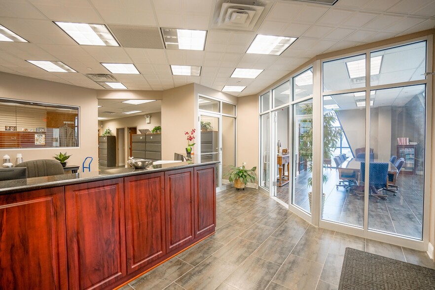 4864 Arthur Kill Rd, Staten Island, NY for lease - Interior Photo - Image 2 of 4