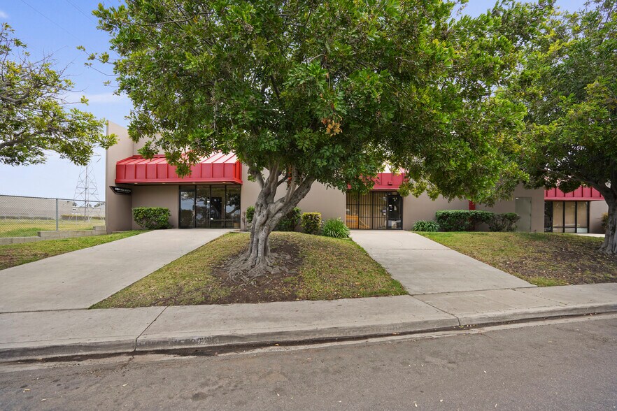 1413 Jayken Way, Chula Vista, CA à louer - Photo du bâtiment - Image 2 de 16