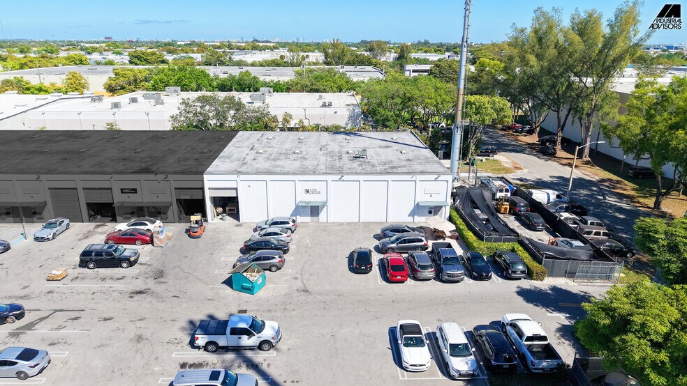 5220-5296 NW 163rd St, Miami Lakes, FL à louer - Photo du bâtiment - Image 2 de 8