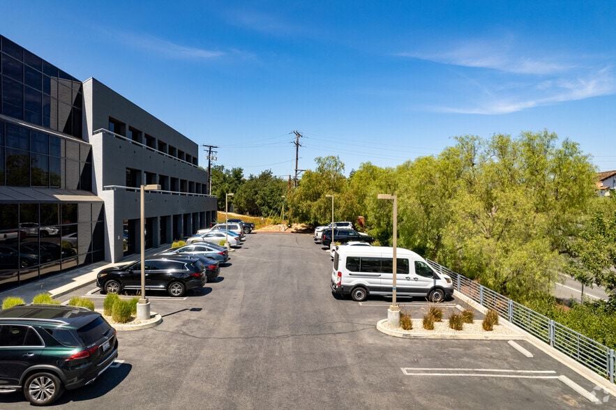 30851 Agoura Rd, Agoura Hills, CA for lease - Building Photo - Image 3 of 55