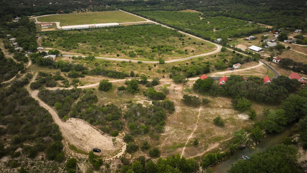 7070 S US Highway 83, Concan, TX à vendre - Photo du b timent - Image 2 de 66