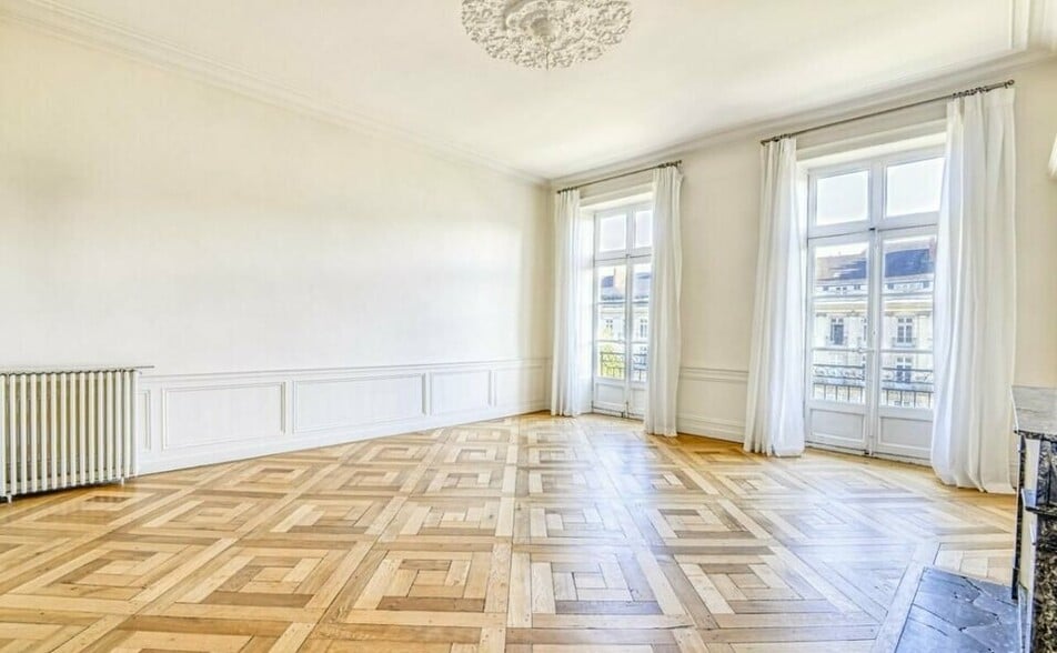 18 Rue Marbeuf, Paris for lease - Interior Photo - Image 3 of 7