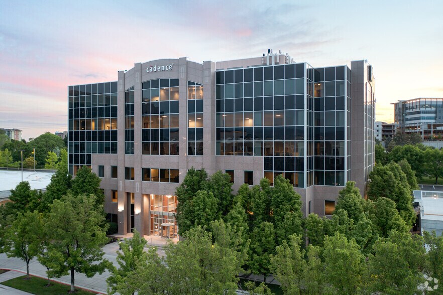 150 W Civic Center Dr, Sandy, UT à louer - Photo du bâtiment - Image 3 de 16