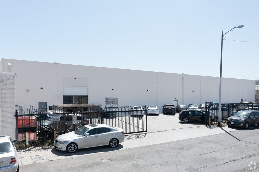 7020 Stanford Ave, Los Angeles, CA à vendre - Photo du bâtiment - Image 2 de 5