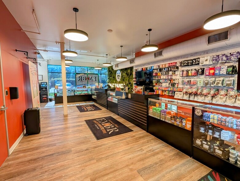 Premium Leased Investment-Corydon PKG portfolio of 2 properties for sale on LoopNet.ca - Building Photo - Image 2 of 10