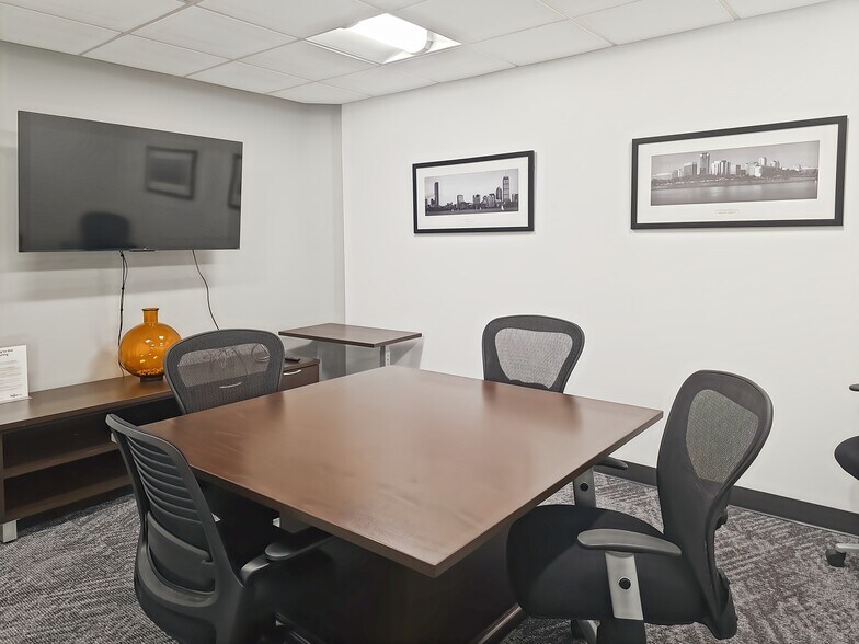 360 Bloomfield Ave, Windsor, CT à louer - Photo du bâtiment - Image 3 de 3