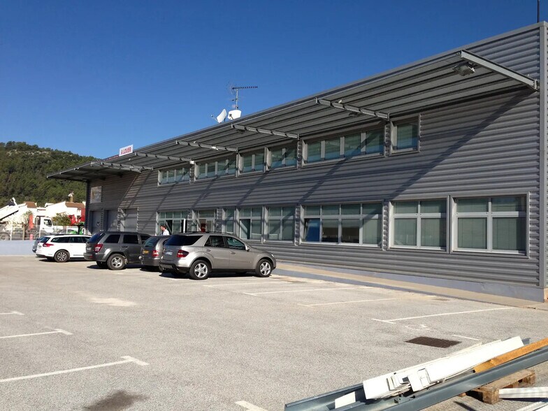 Flex dans Le Luc à louer - Photo du bâtiment - Image 1 de 3
