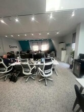 22 Gilbert St, Londres à louer Photo intérieure- Image 1 de 2