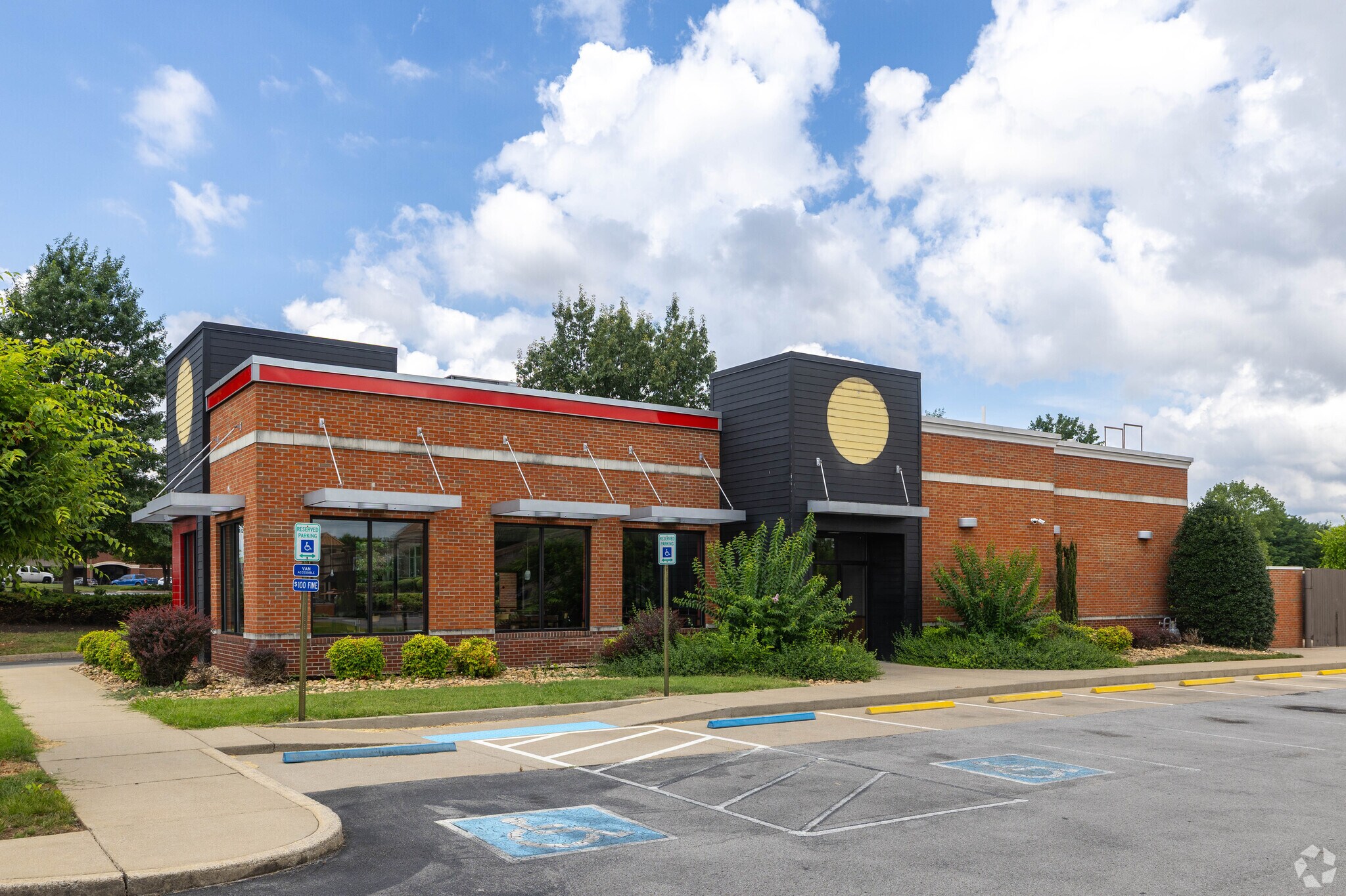 819 Memorial Blvd, Murfreesboro, TN for lease Building Photo- Image 1 of 5