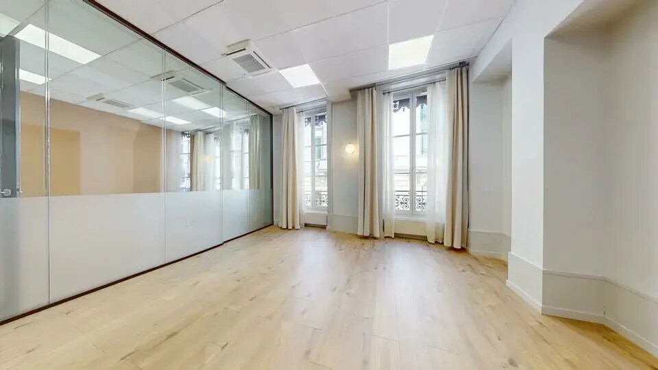 54 Rue Président Edouard Herriot, Lyon for lease Interior Photo- Image 1 of 6