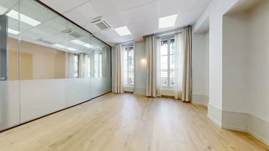 54 Rue Président Edouard Herriot, Lyon for lease Interior Photo- Image 1 of 6