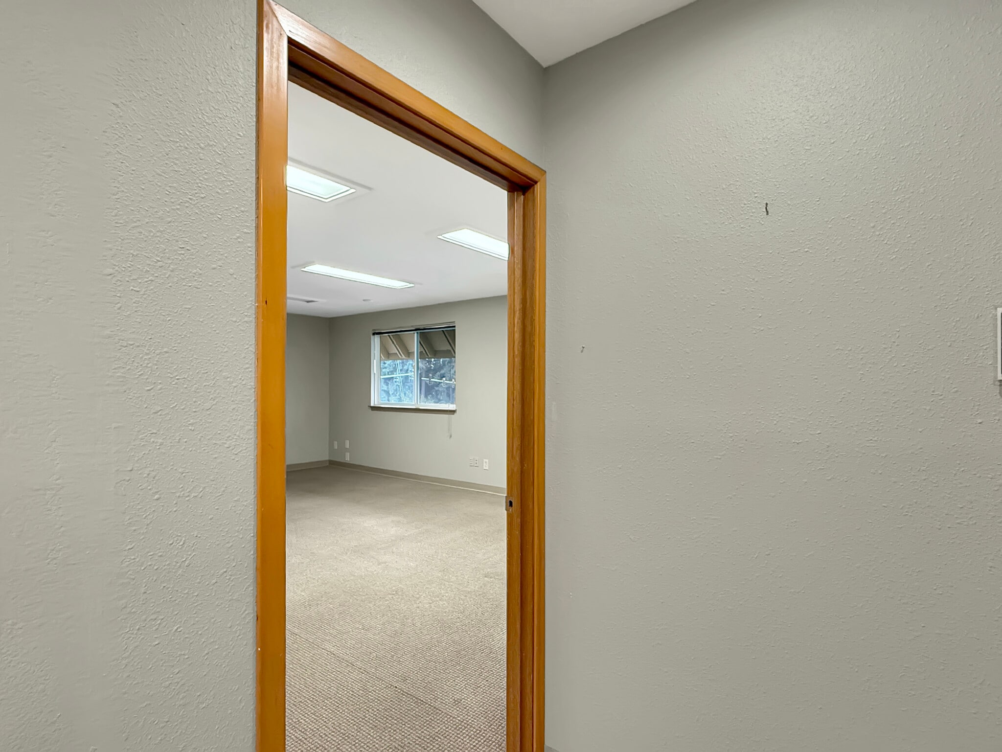 9623 32nd St SE, Lake Stevens, WA for lease Interior Photo- Image 1 of 7