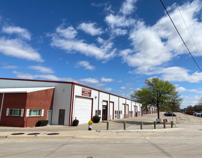 Plus de détails pour 17800 Dickerson St, Dallas, TX - Industriel à louer