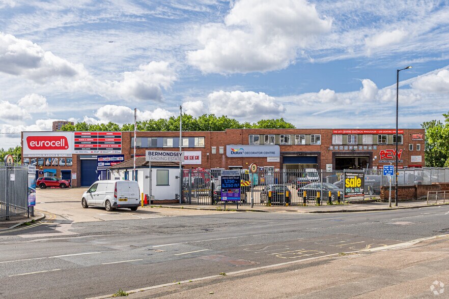 Bermondsey Trading Estate, Londres à louer - Photo du bâtiment - Image 2 de 4